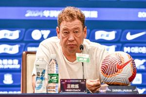 斯卢茨基:目前球队的处境比较困难,米内罗和李可都在积极恢复中