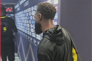 亚冠出局！吉达联合球员赛后直接走过混采区域，拒绝接受采访