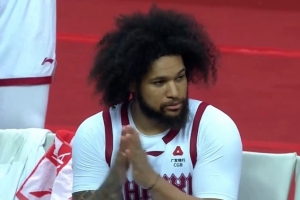 有点惊艳！戴申·尼克斯首秀内外进攻亮眼 替补18分钟砍20分3助