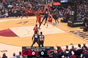 开场就来杀手锏！哈登连续连线阿伦 打进骑士今年季后赛前两球