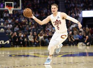 全靠杀伤！梅里尔半场三分2中0拿4分3板 罚球4中4