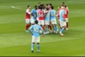 世事纷扰与我无关！曼城枪手大规模冲突，谢尔基在一旁颠球看戏