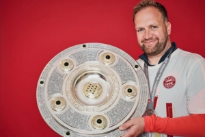 图片报：对阵巴黎的首回合比赛，助教丹克斯将代替孔帕尼指挥