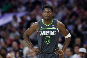 Shams：爱德华兹会出战G2 他目前的问题是跑步膝&和库里非常相似